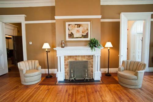 Beacon Hotel Oswego