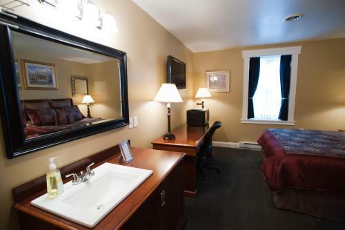 Beacon Hotel Oswego