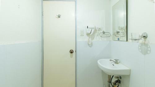 Hotel Reddoorz Plus @ Avenue One Digos