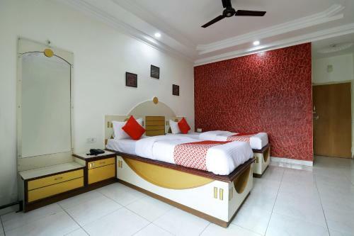 Oyo Flagship 12049 Hotel Ravi Kiran Executive