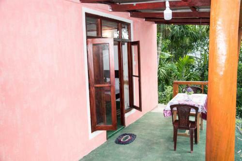 Bed & Breakfast Jungle Cottage Kitelella