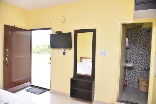 Keerthi Service Apartments