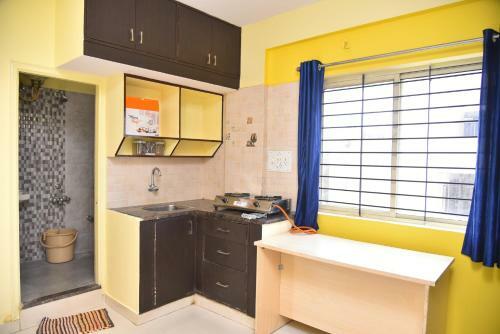 Keerthi Service Apartments
