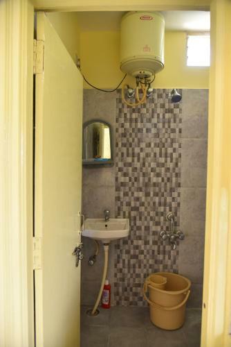 Keerthi Service Apartments