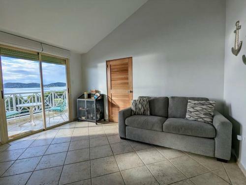 Serene, Modern Apartment With Ocean View Balcony