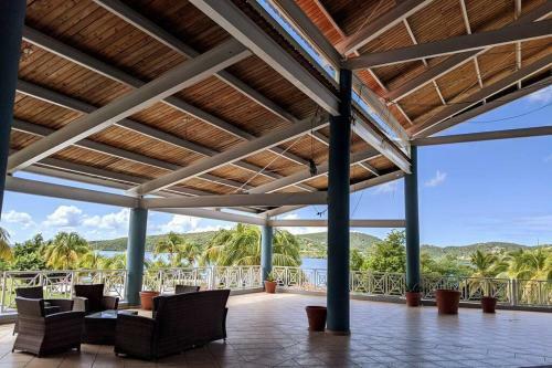 Serene, Modern Apartment With Ocean View Balcony