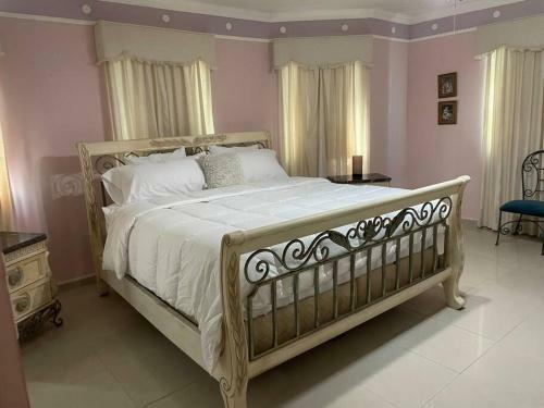5 Bedrooms With Own Private Pool Gated Community