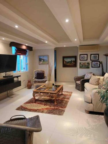 5 Bedrooms With Own Private Pool Gated Community