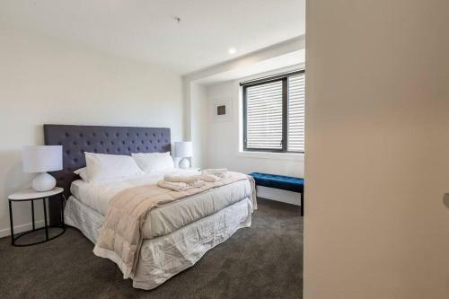 Beautiful Two Bedroom Apartment Next To Myers Park