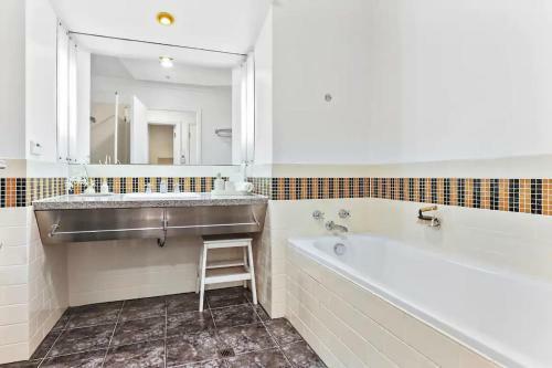 Apartamento Sophistication Stay-cation With A Roof Top Pool!