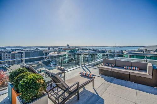 Apartamento Sophistication Stay-cation With A Roof Top Pool!