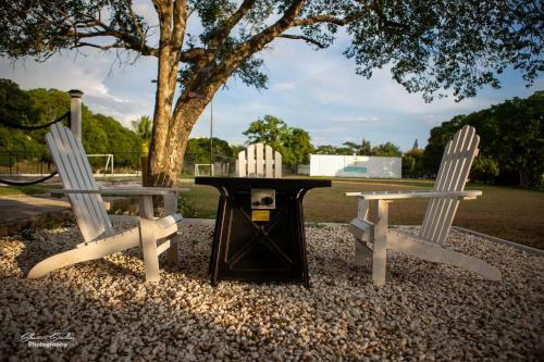 Bed & Breakfast Treasure Beach Inn And Bar