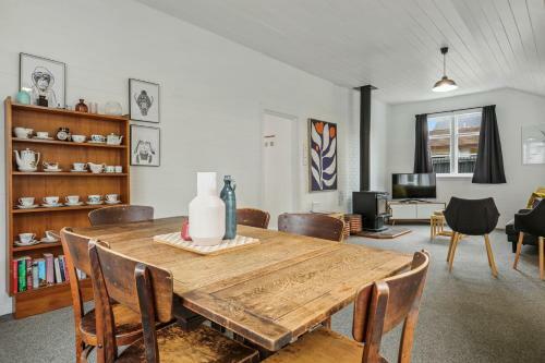 Addington Cottage - Christchurch Holiday Home