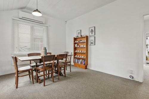 Addington Cottage - Christchurch Holiday Home
