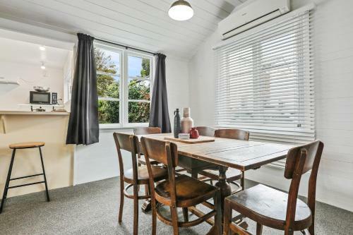 Addington Cottage - Christchurch Holiday Home