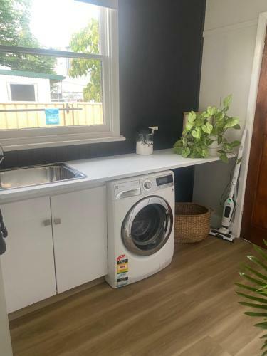 Short Stroll To Cbd - 3 Bedroom House