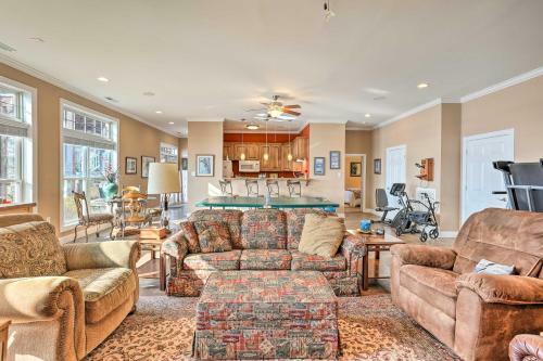 Lakefront House With Game Room, Deck And Views!