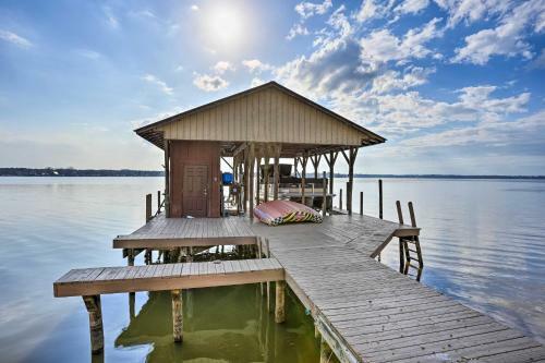 Lakefront House With Game Room, Deck And Views!
