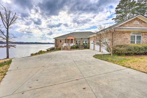 Lakefront House With Game Room, Deck And Views!