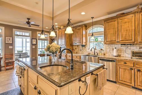 Lakefront House With Game Room, Deck And Views!