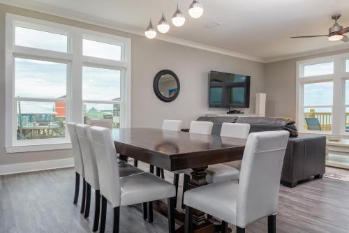 Island Time VI - Gulf Front! Private Heated Pool - Gulf View Balcony - 2 Master Suites! Home