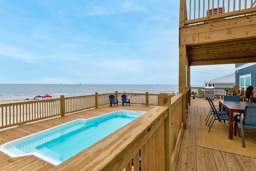 Island Time VI - Gulf Front! Private Heated Pool - Gulf View Balcony - 2 Master Suites! Home