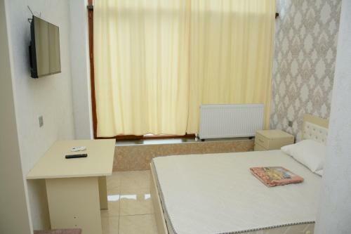 Hotel Khazri Qonaq Evi / Guest House