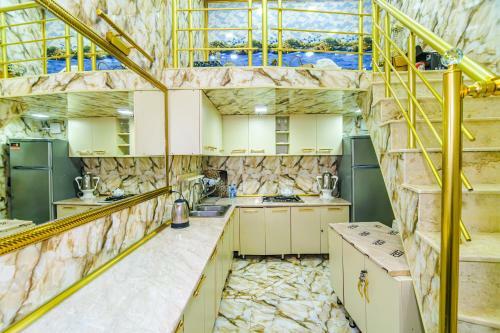 Apartament 8 Rooms In Nizami Street