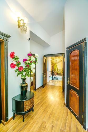 Apartament 8 Rooms In Nizami Street