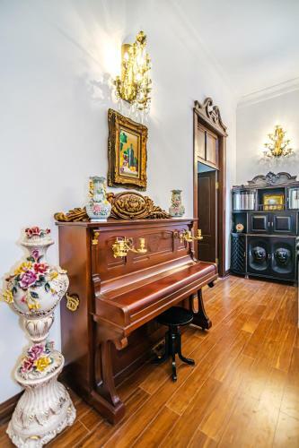 Apartament 8 Rooms In Nizami Street