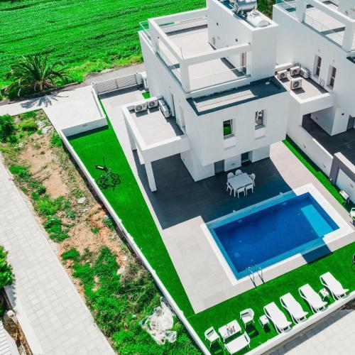 Stunning 3 Bedroom Villa Close To Nissi Beach!