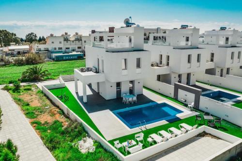 Stunning 3 Bedroom Villa Close To Nissi Beach!