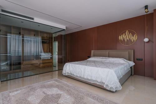 Panoramic Lake View Luxury Villa