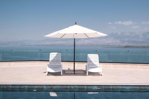 Panoramic Lake View Luxury Villa