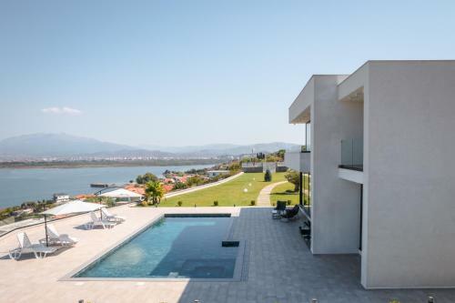 Panoramic Lake View Luxury Villa