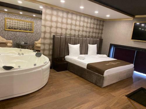 Via Hotel & Tours