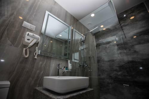 Via Hotel & Tours