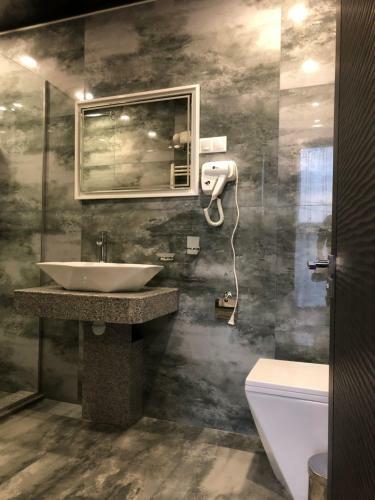 Via Hotel & Tours