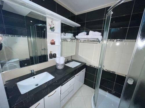 ?m&j Apartment?new Luxury Apartment Tirana