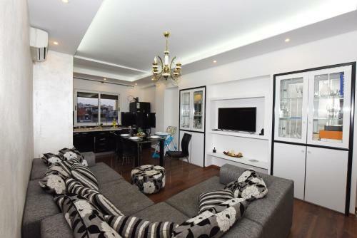 ?m&j Apartment?new Luxury Apartment Tirana