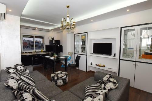 ?m&j Apartment?new Luxury Apartment Tirana