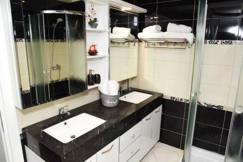 ?m&j Apartment?new Luxury Apartment Tirana