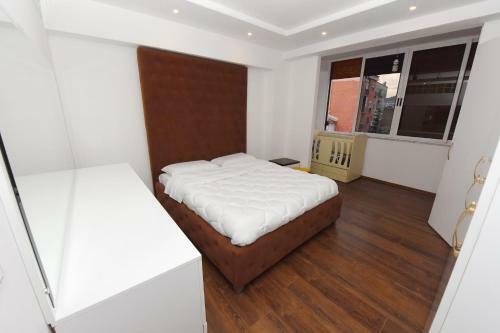 ?m&j Apartment?new Luxury Apartment Tirana