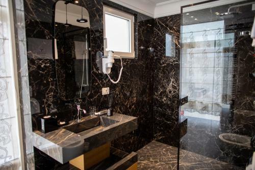 Seven Luxury Suites - Apartments