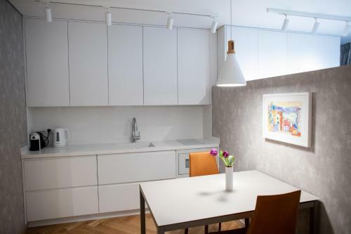 Seven Luxury Suites - Apartments