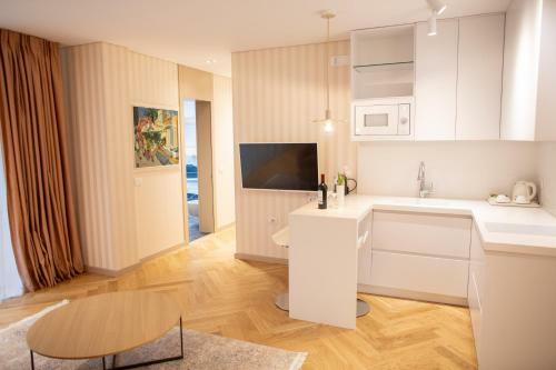 Seven Luxury Suites - Apartments