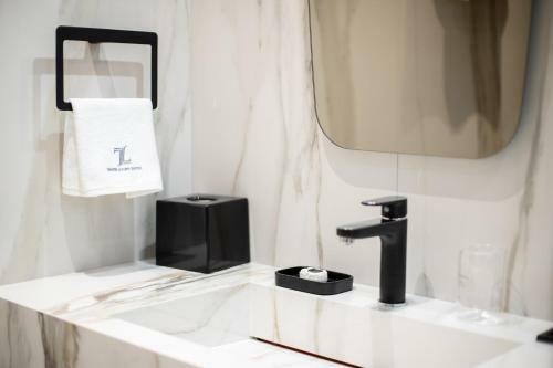 Seven Luxury Suites - Apartments
