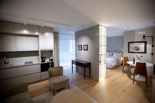 Seven Luxury Suites - Apartments