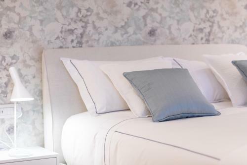 Seven Luxury Suites - Apartments