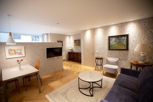 Seven Luxury Suites - Apartments